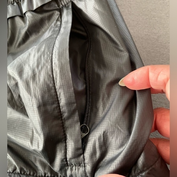 Prana.Tegan jacket w/stowable hood.EUC.Shiny black. Size:Small. No stains,tears - Picture 9 of 13